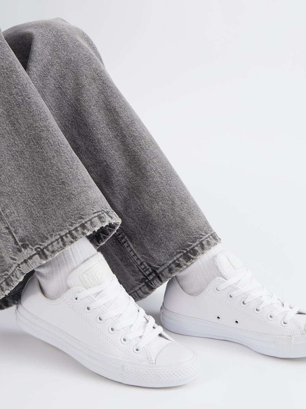 Converse Chuck Taylor All Star Mono Leather Sneakers in White US 7